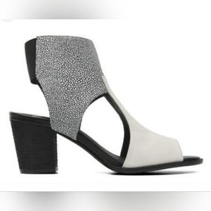 Shellys London stacked heel cutout leather sandals (size 7)